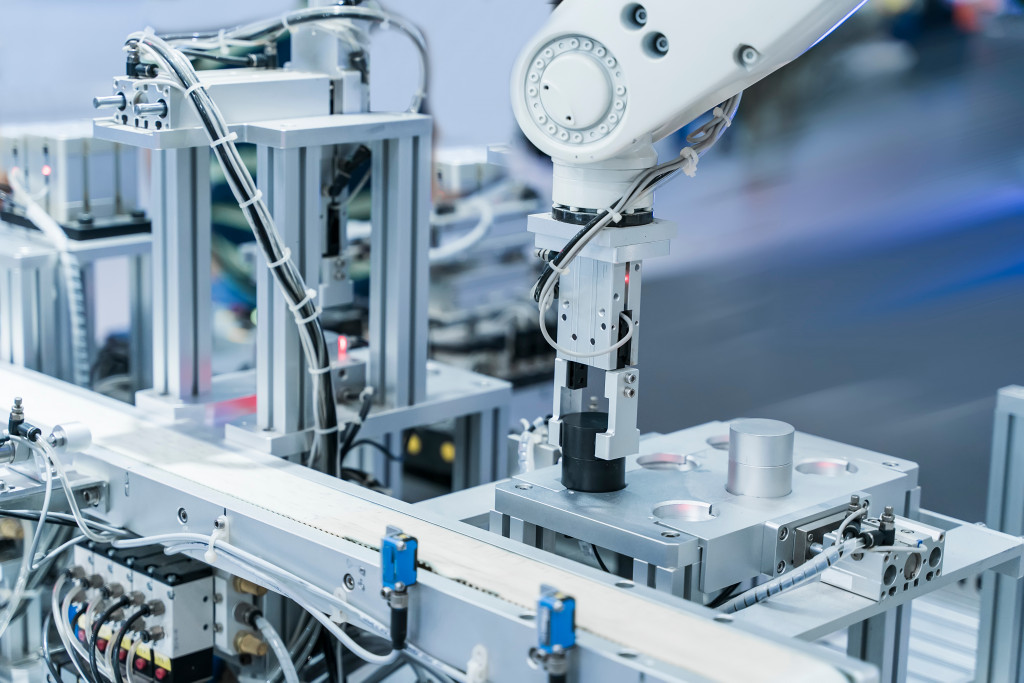 Automatic tools working in smart factories